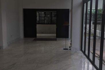 The Maisons, Perdana Lakeview East