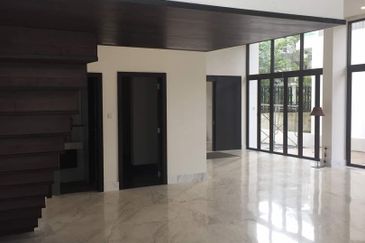 The Maisons, Perdana Lakeview East