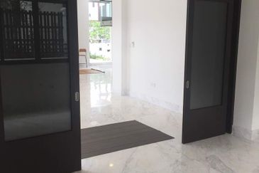 The Maisons, Perdana Lakeview East