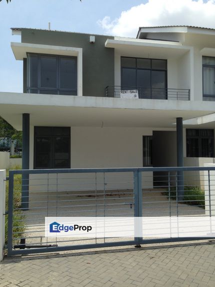  Double storey super link house with land space, Selangor, Cyberjaya