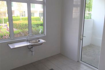 Trillium, Perdana Lakeview East