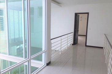 Trillium, Perdana Lakeview East