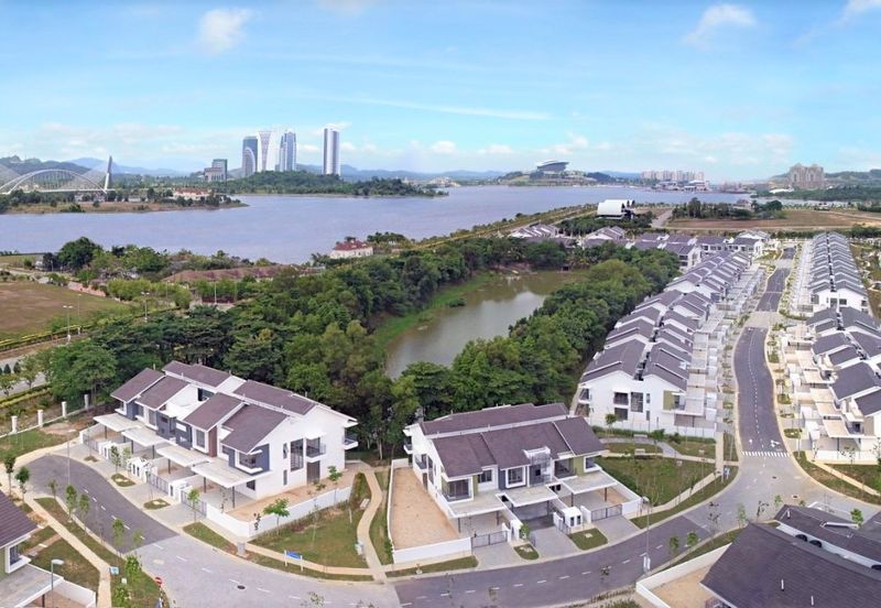 Summerglades, Perdana Lakeview West