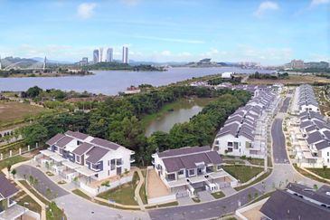 Summerglades, Perdana Lakeview West