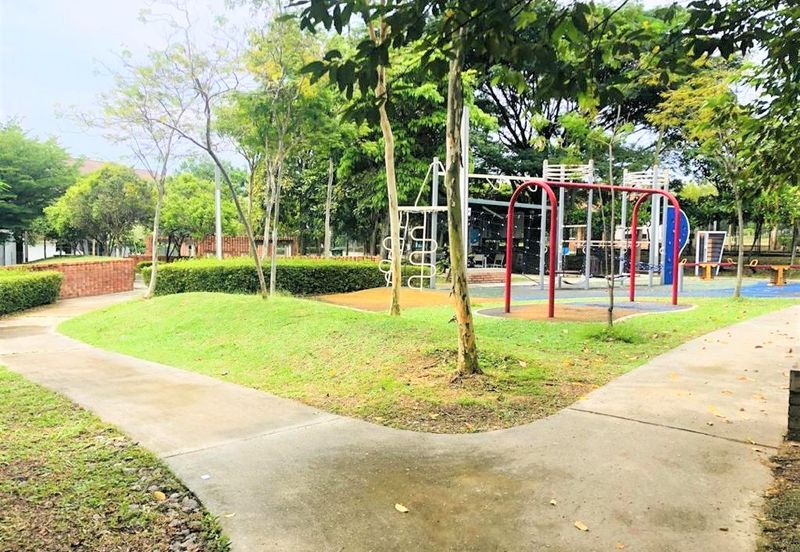 Summerglades, Perdana Lakeview West