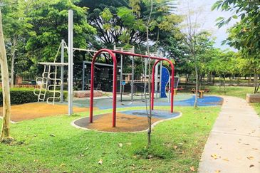 Summerglades, Perdana Lakeview West