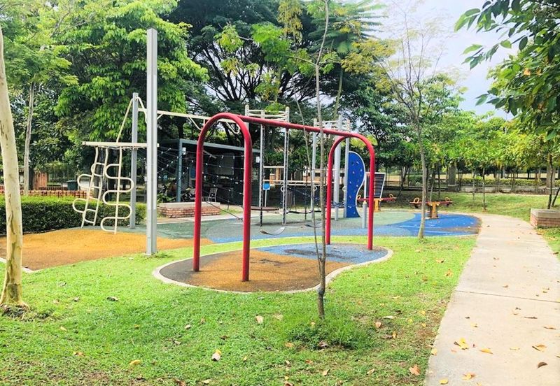 Summerglades, Perdana Lakeview West