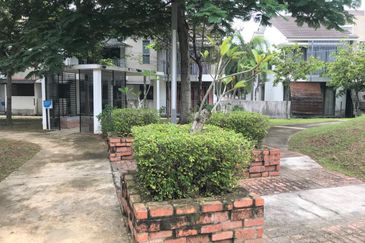 Summerglades, Perdana Lakeview West