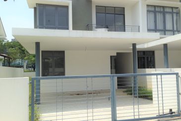 Summerglades, Perdana Lakeview West