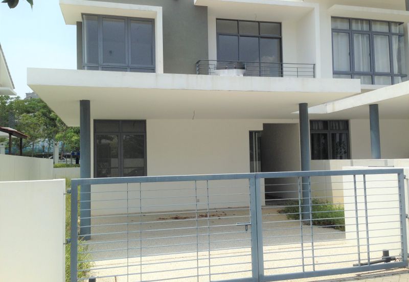 Summerglades, Perdana Lakeview West