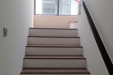 Summerglades, Perdana Lakeview West