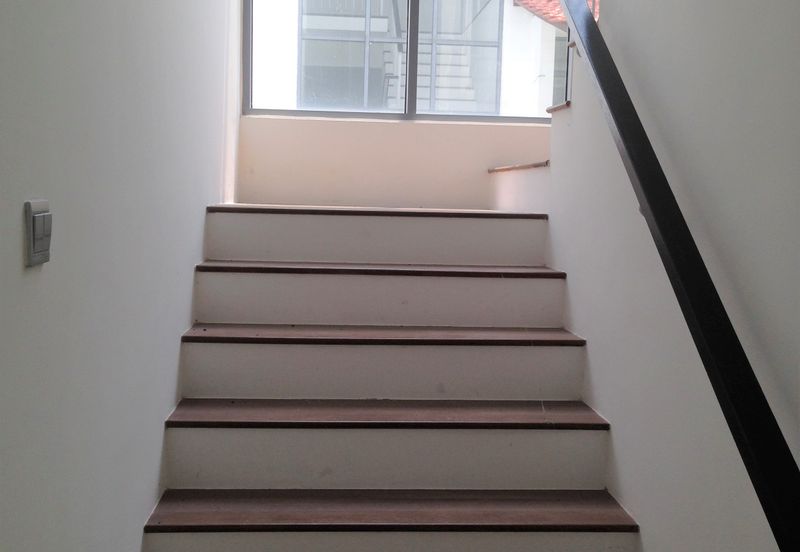 Summerglades, Perdana Lakeview West