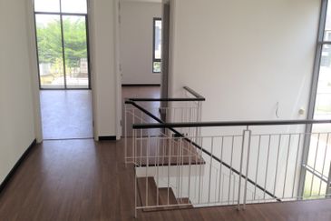 Summerglades, Perdana Lakeview West