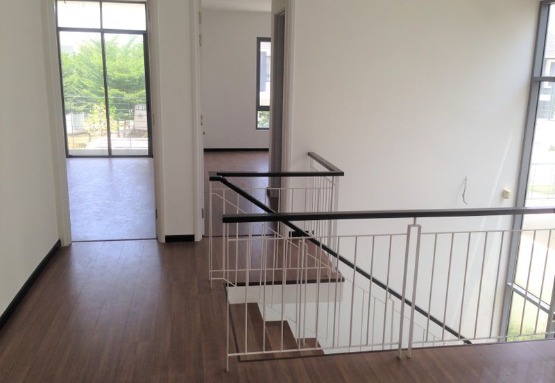 Summerglades, Perdana Lakeview West