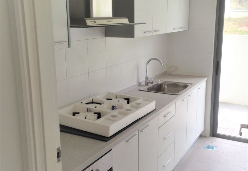 Summerglades, Perdana Lakeview West