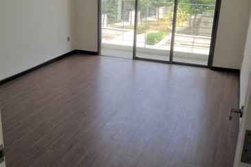 Summerglades, Perdana Lakeview West