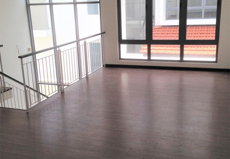 Summerglades, Perdana Lakeview West