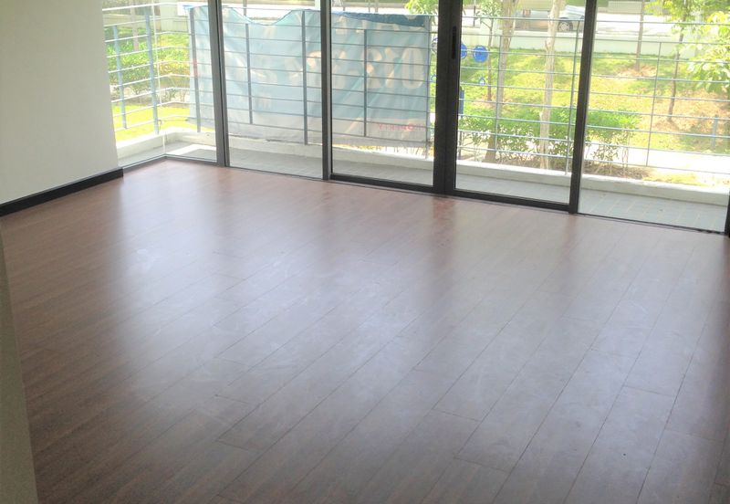 Summerglades, Perdana Lakeview West