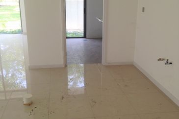 Summerglades, Perdana Lakeview West