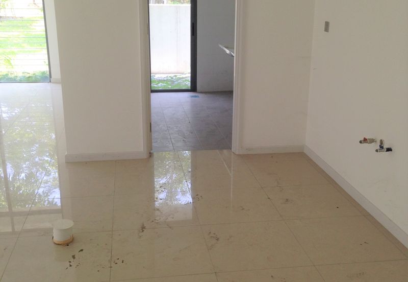 Summerglades, Perdana Lakeview West