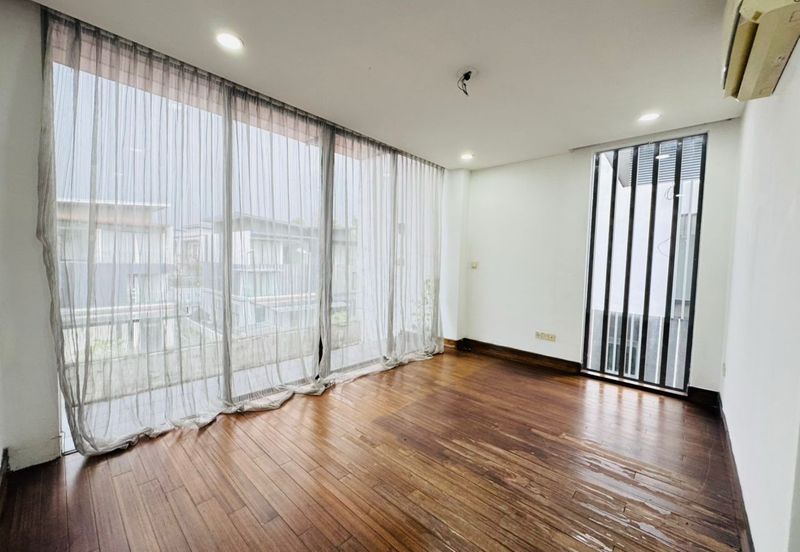 The Maisons, Perdana Lakeview East