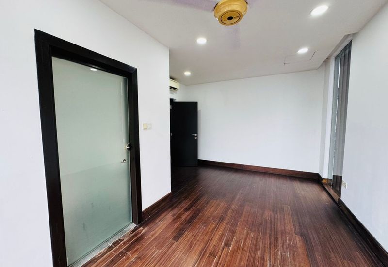 The Maisons, Perdana Lakeview East