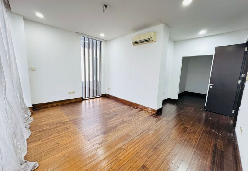 The Maisons, Perdana Lakeview East