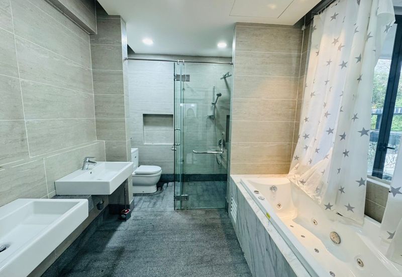 The Maisons, Perdana Lakeview East