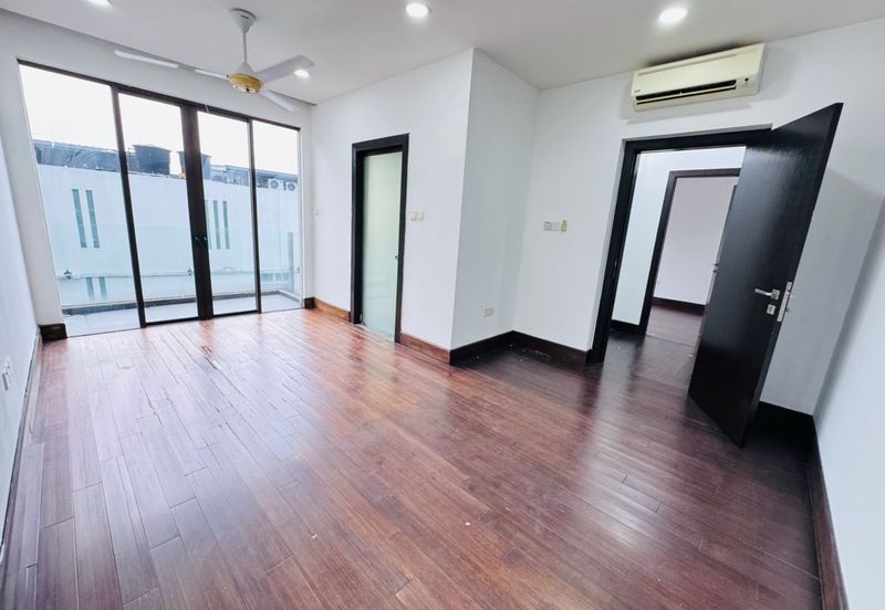 The Maisons, Perdana Lakeview East