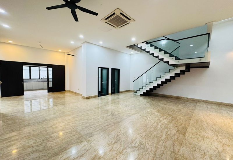 The Maisons, Perdana Lakeview East