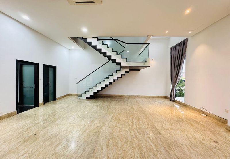 The Maisons, Perdana Lakeview East