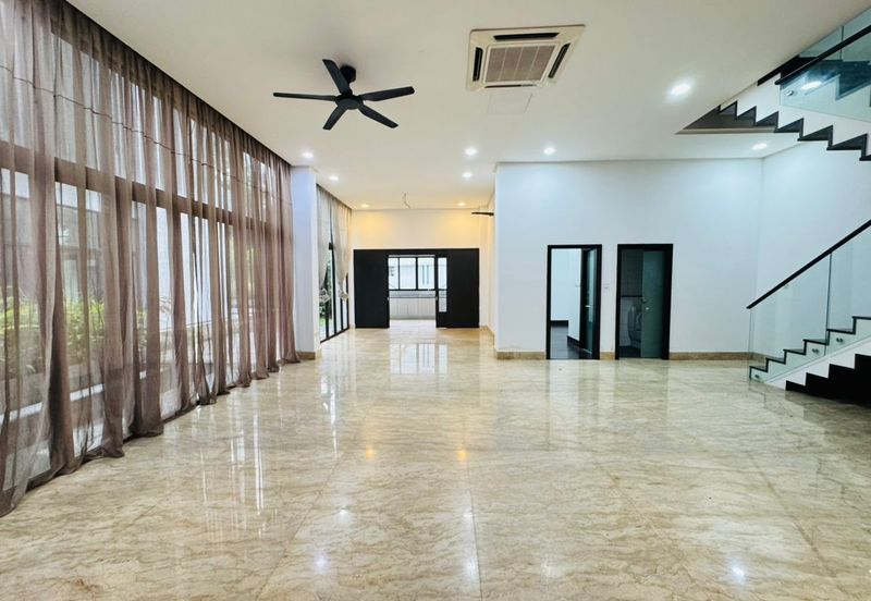 The Maisons, Perdana Lakeview East