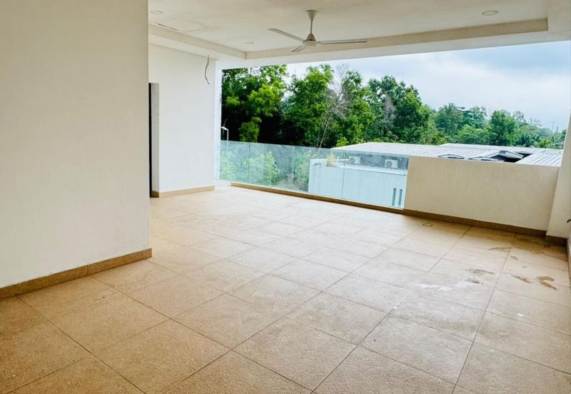 The Maisons, Perdana Lakeview East