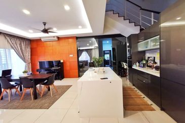 MYDiva, Perdana Lakeview East