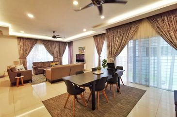 MYDiva, Perdana Lakeview East