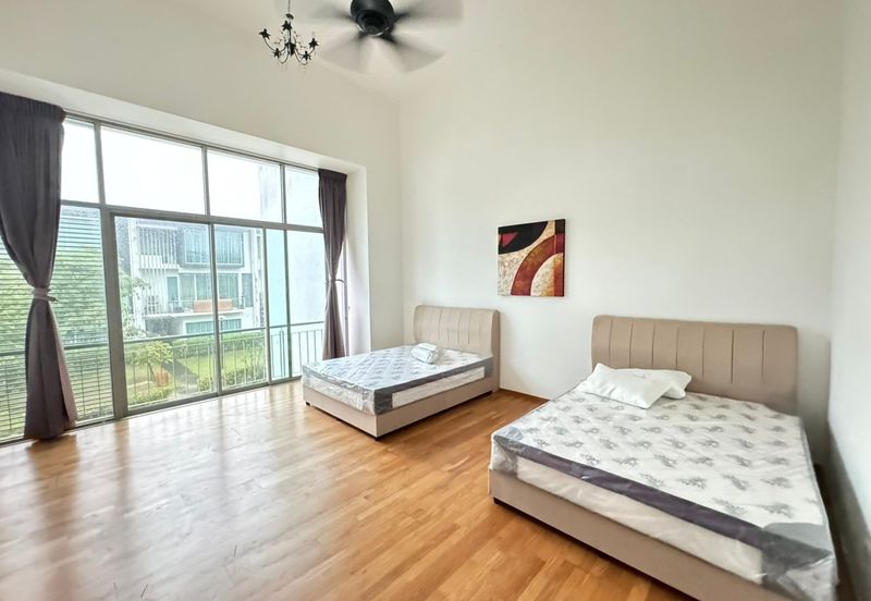 Symphony Hills Schumann