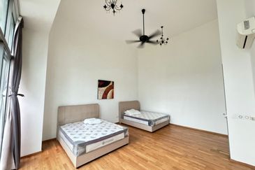 Symphony Hills Schumann