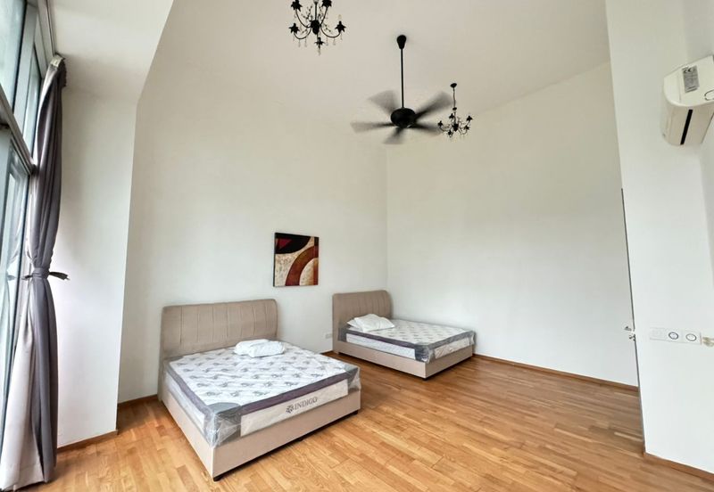 Symphony Hills Schumann