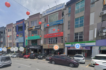 Freehold Premium 3storey Shoplot @ Jalan Radin Bagus, Sri Petaling Commercial Area for Sale!!