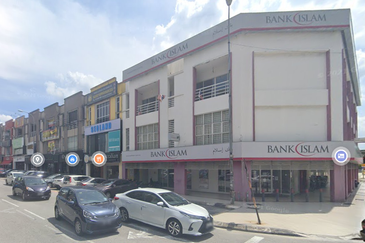 Freehold Premium 3storey Shoplot @ Jalan Radin Bagus, Sri Petaling Commercial Area for Sale!!