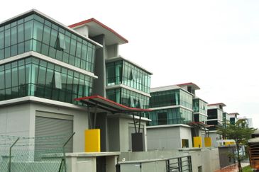 Premium Lot Semi Detached Factory/ Warehouse @ Surian Damansara Industrial Park, Kota Damansara for Sale!!