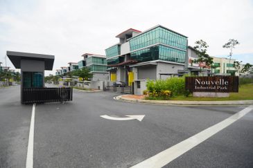 Premium Lot Semi Detached Factory/ Warehouse @ Surian Damansara Industrial Park, Kota Damansara for Sale!!