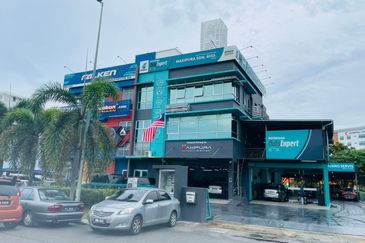 Premium Location Freehold 3storey Semi-Detached Factory @ Cyberjaya Industrial Park for Sale!!