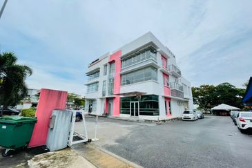 Premium Location Freehold 3storey Semi-Detached Factory @ Cyberjaya Industrial Park for Sale!!