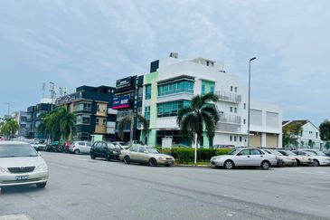 Premium Location Freehold 3storey Semi-Detached Factory @ Cyberjaya Industrial Park for Sale!!