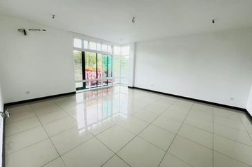 Trillium, Perdana Lakeview East