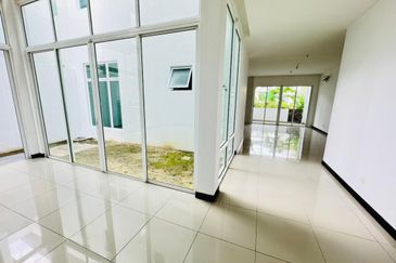 Trillium, Perdana Lakeview East