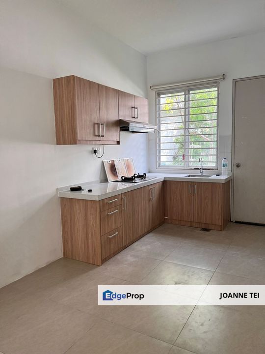 House below market price, partial furnish with kitchen and aircond, Selangor, Cyberjaya