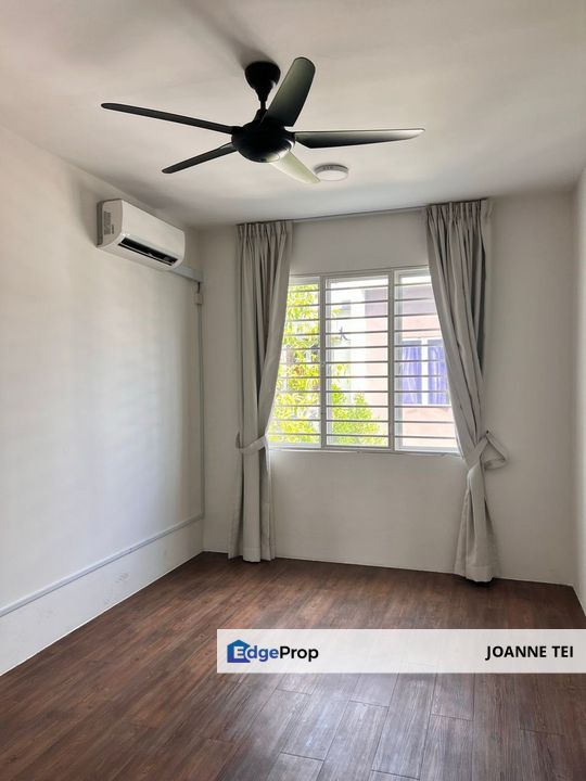 House below market price, partial furnish with kitchen and aircond, Selangor, Cyberjaya