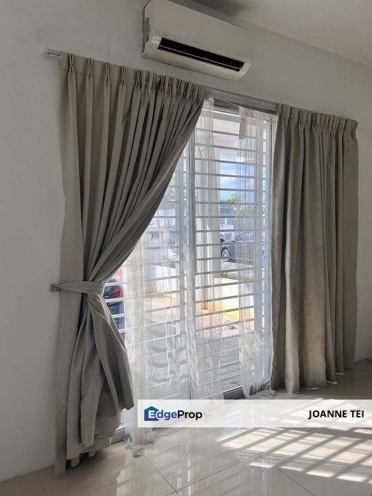 House below market price, partial furnish with kitchen and aircond, Selangor, Cyberjaya